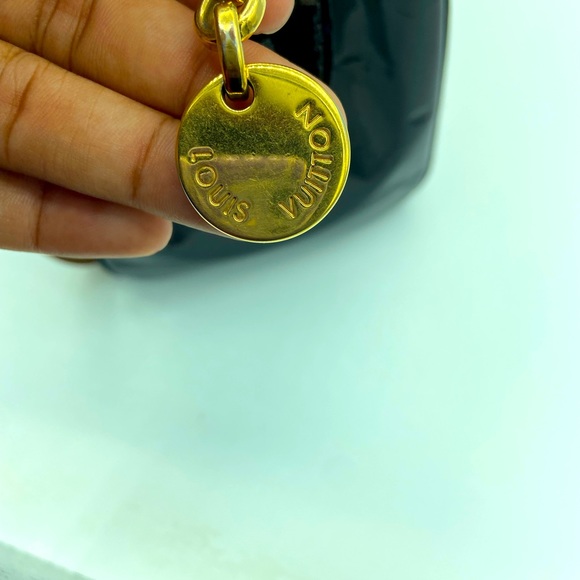 Louis Vuitton Bre Vernis Burgundy Patent Leather Shoulder Bag. - Picture 16 of 16